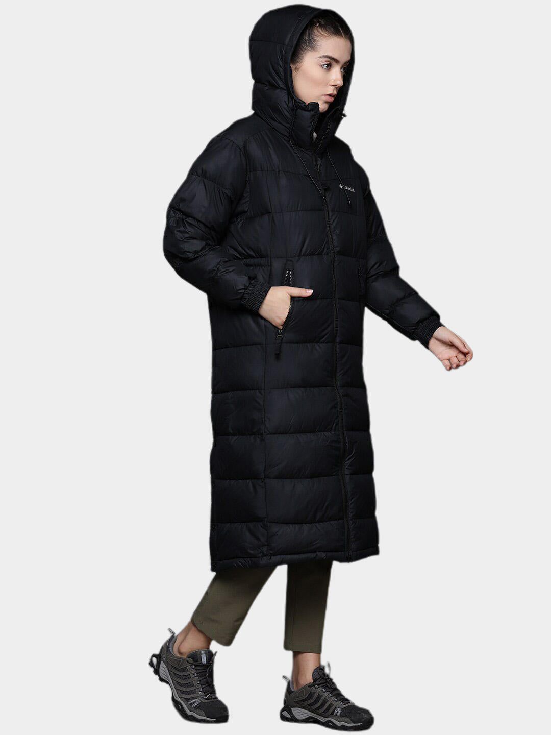 A Women Wearing Columbia Women Black Pike Lake II Long Jacket