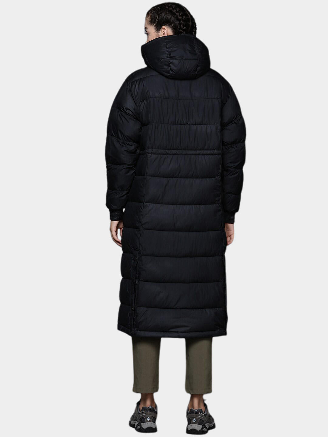A Women Wearing Columbia Women Black Pike Lake II Long Jacket