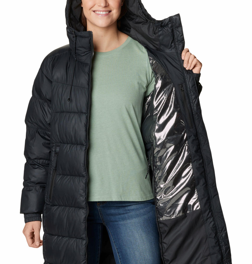 A Women Wearing Columbia Women Black Pike Lake II Long Jacket