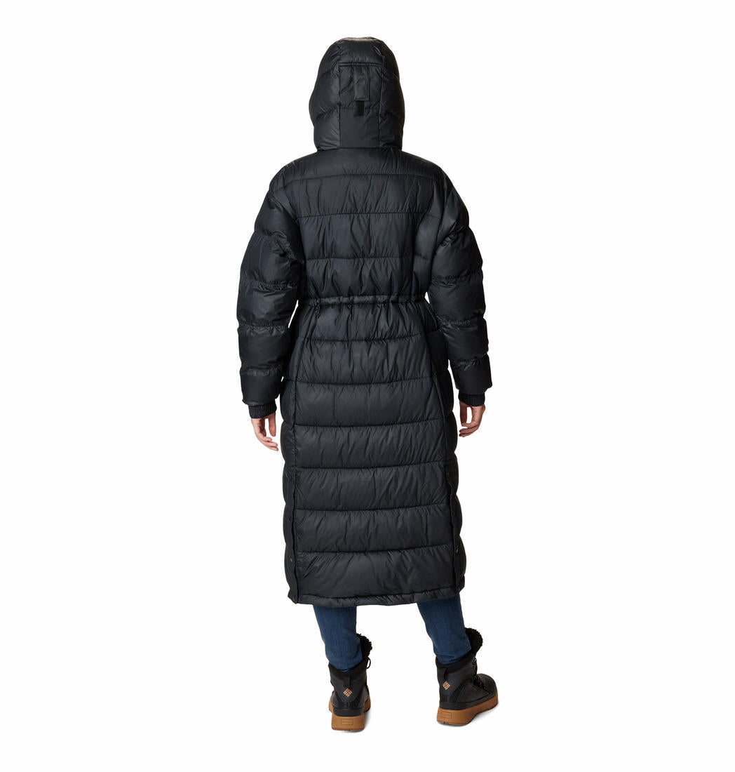 A Women Wearing Columbia Women Black Pike Lake II Long Jacket