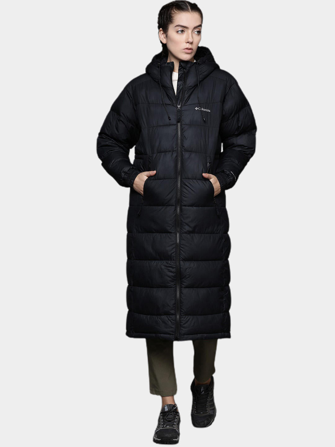 A Women Wearing Columbia Women Black Pike Lake II Long Jacket