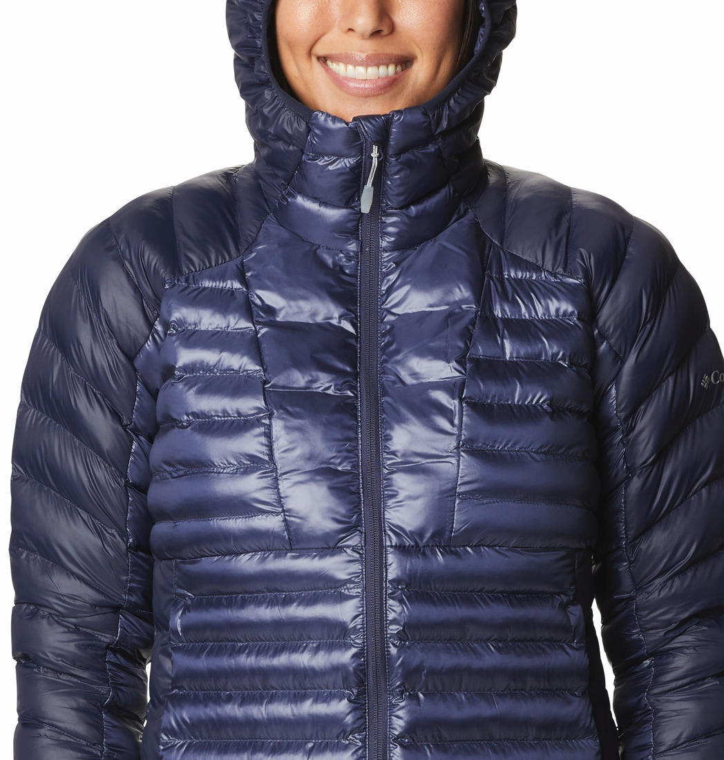 A Women Wearing Columbia Women Navy Blue Labyrinth Loop Hooded Jacket