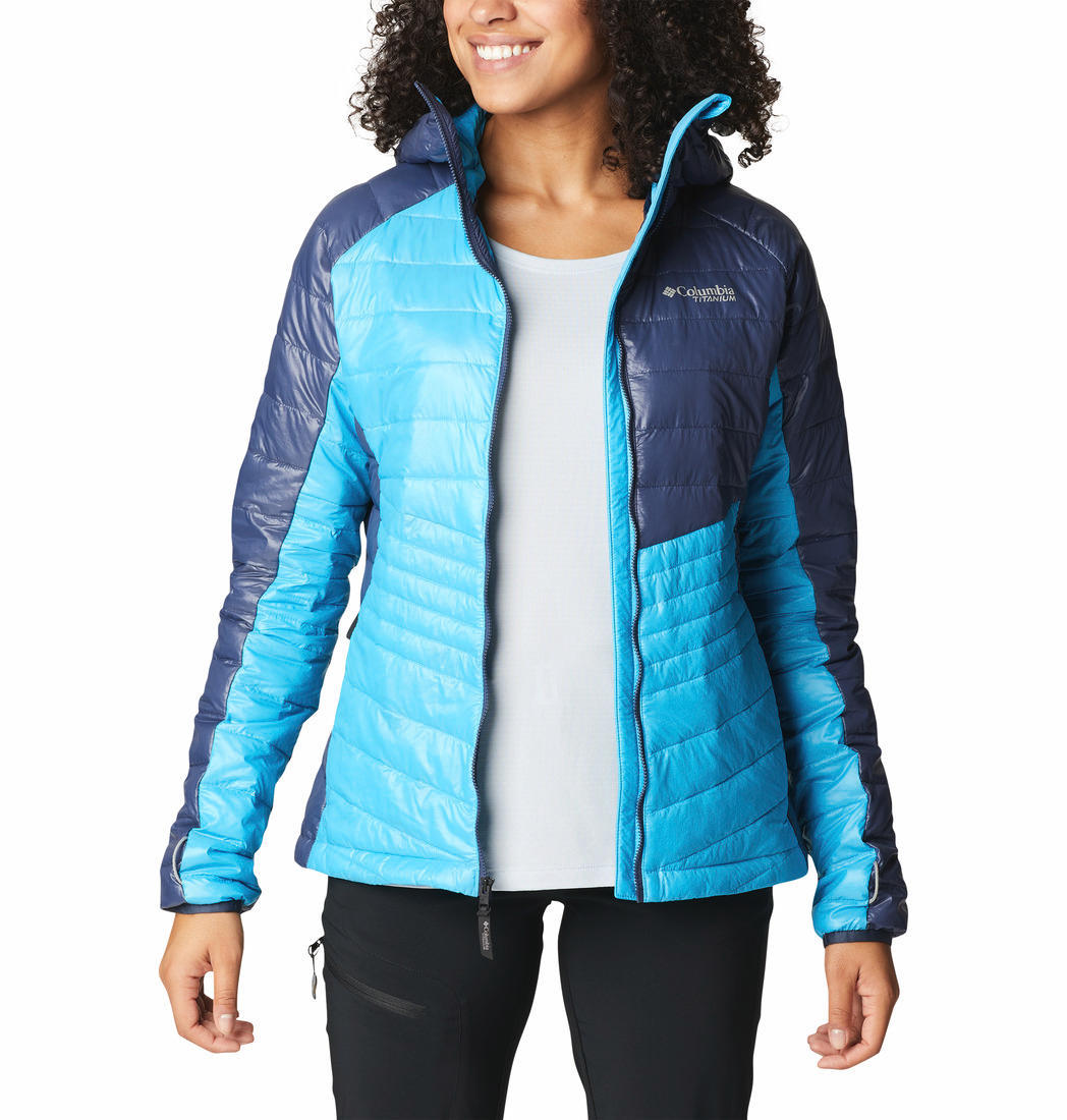 A Women Wearing Columbia Women Blue Platinum Peak Hooded Jacket