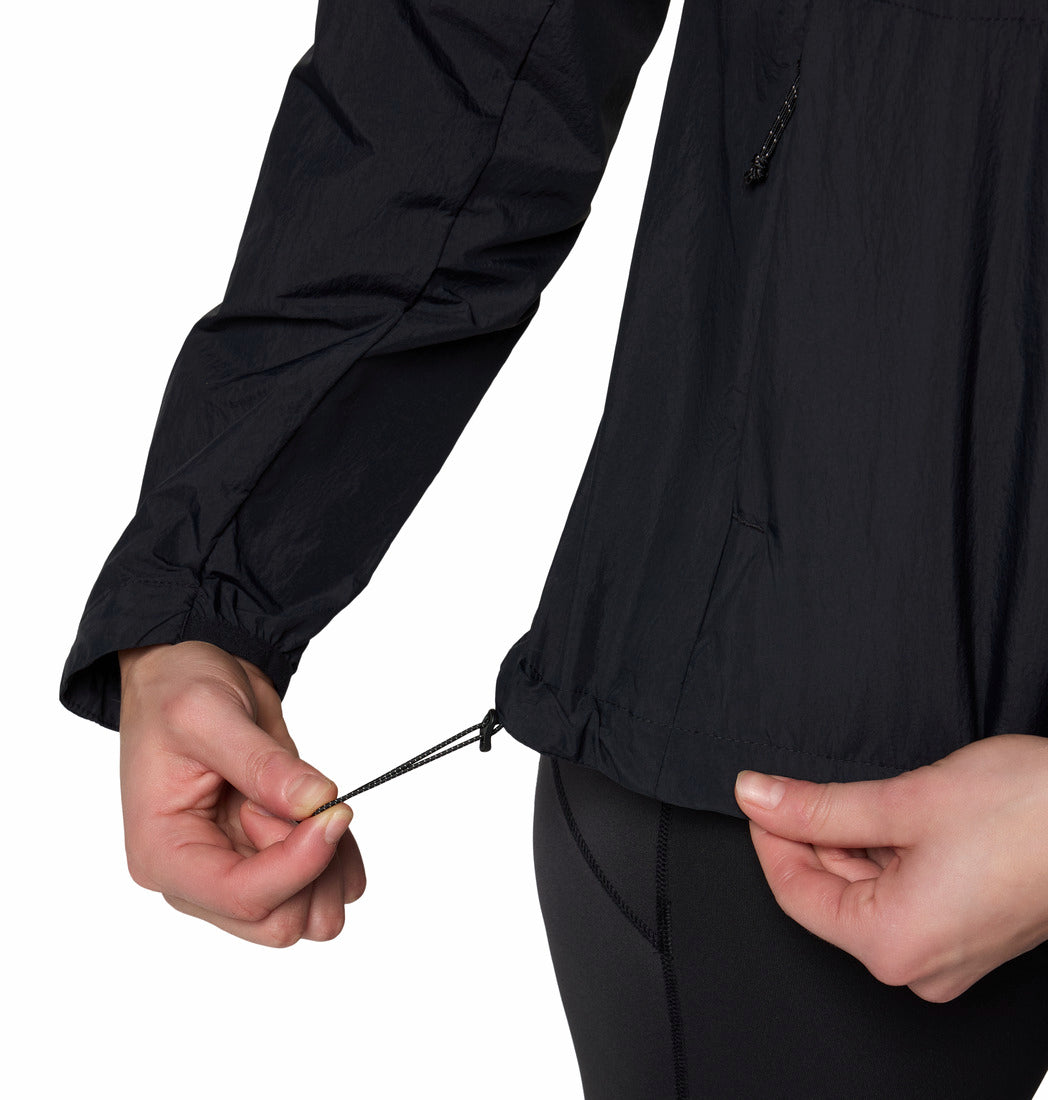 A Women Wearing Columbia Women Black Loop Trail III Windbreaker (Sun Protection)