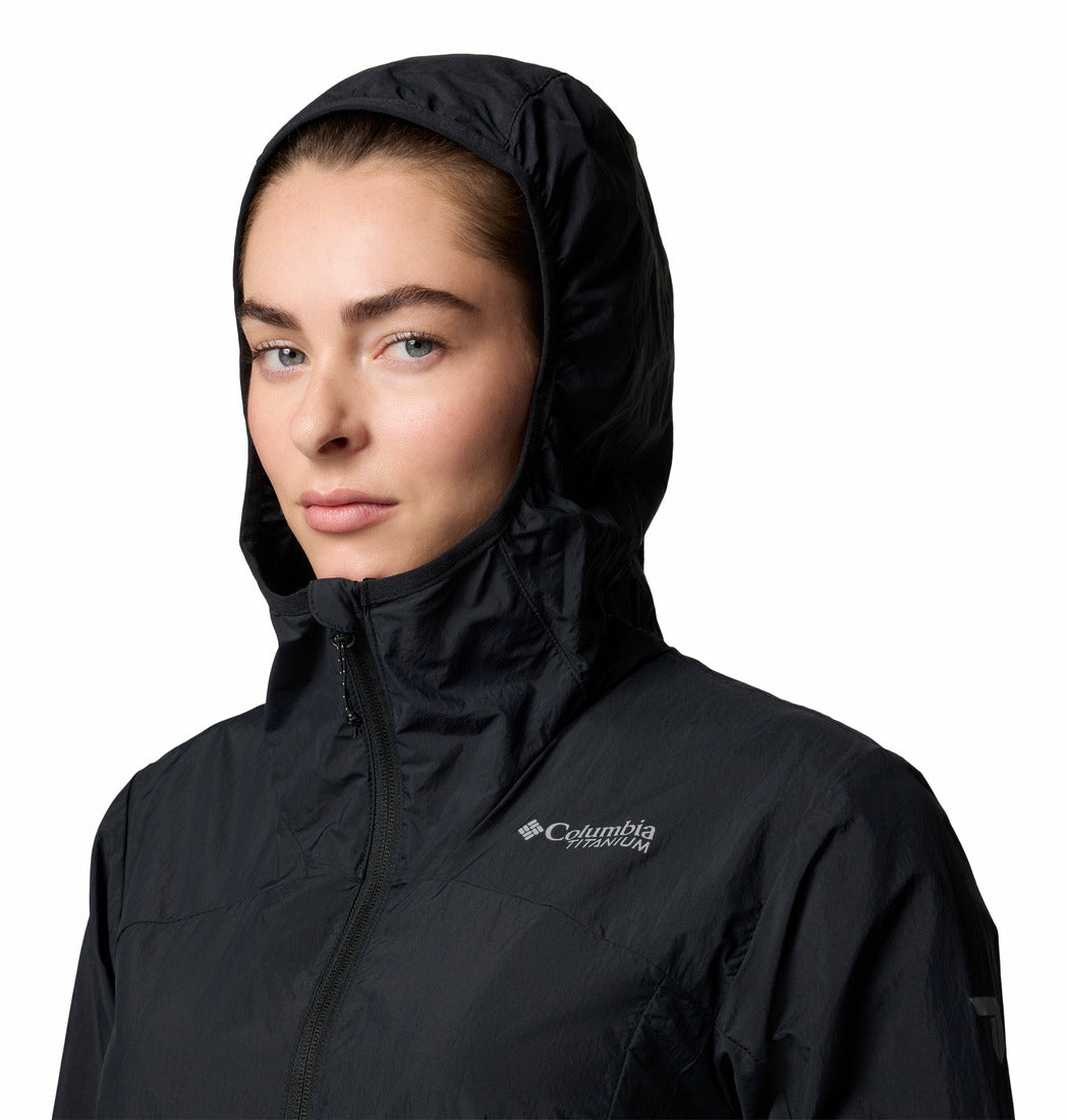 A Women Wearing Columbia Women Black Loop Trail III Windbreaker (Sun Protection)