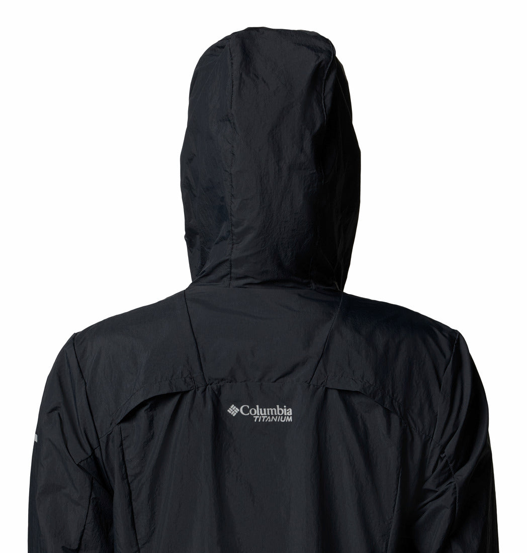 A Women Wearing Columbia Women Black Loop Trail III Windbreaker (Sun Protection)