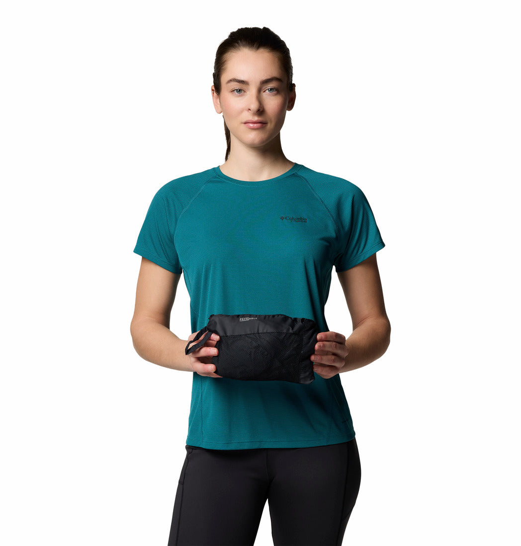 A Women Wearing Columbia Women Black Loop Trail III Windbreaker (Sun Protection)