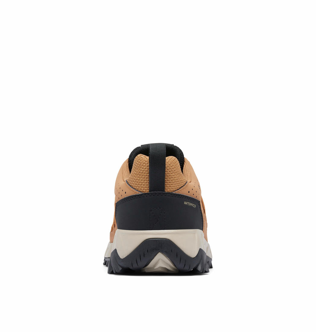 A Men Wearing Columbia Men Brown STRATA TRAIL LOW WP