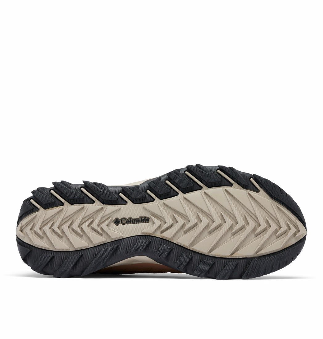 A Men Wearing Columbia Men Brown STRATA TRAIL LOW WP