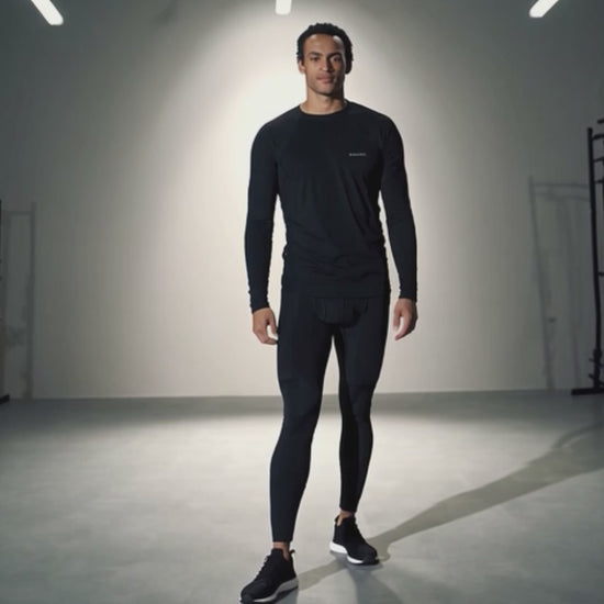 A Men Wearing Columbia Men Black Midweight Stretch Long Sleeve Top (Non Returnable)