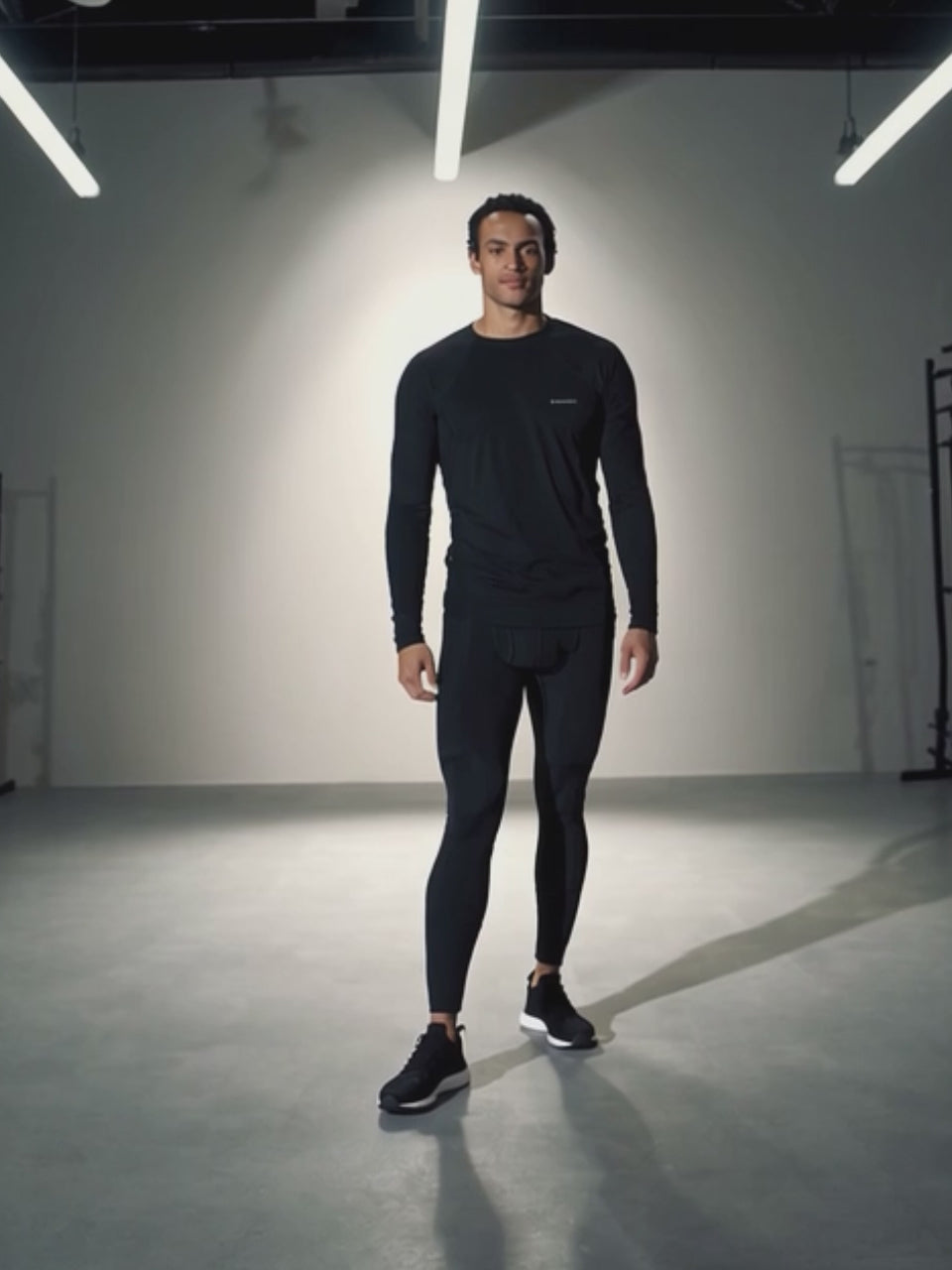 A Men Wearing Columbia Men Black Midweight Stretch Long Sleeve Top (Non Returnable)
